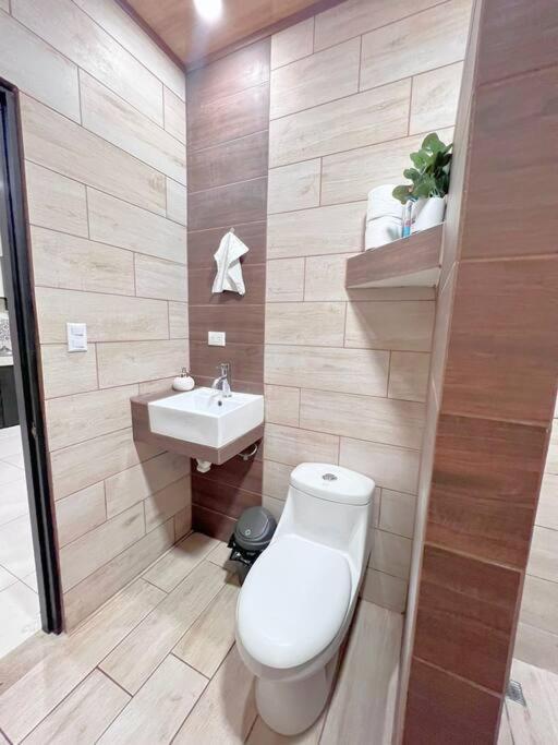 Orange Apartment 5 Min Aeropuerto Juan Santamaria 알라후엘라 외부 사진