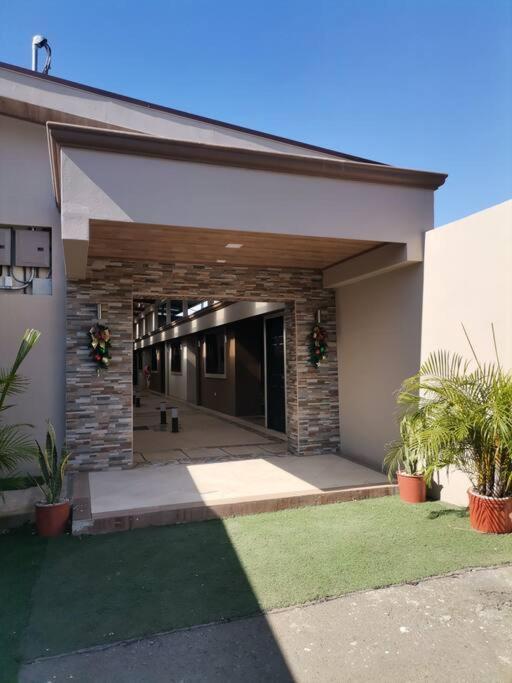 Orange Apartment 5 Min Aeropuerto Juan Santamaria 알라후엘라 외부 사진