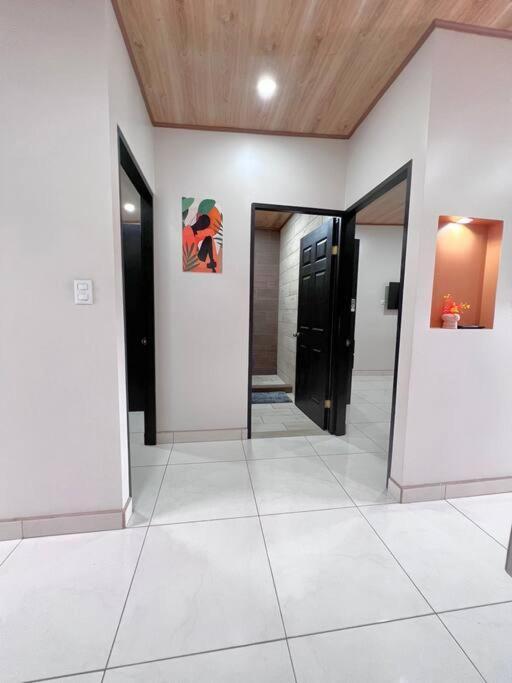 Orange Apartment 5 Min Aeropuerto Juan Santamaria 알라후엘라 외부 사진